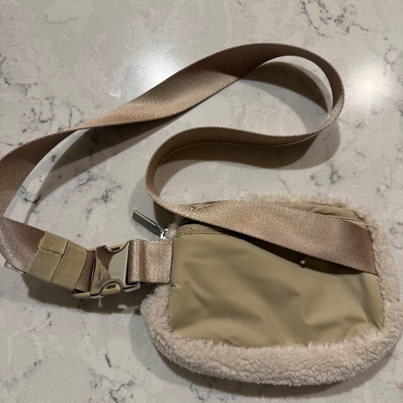 Lululemon crossbody - Picture 3 of 3